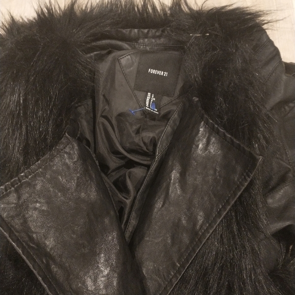 Black faux fur leather short cropped jacket‎ - Picture 5 of 7